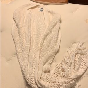 Sleeveless long knit cardigan
